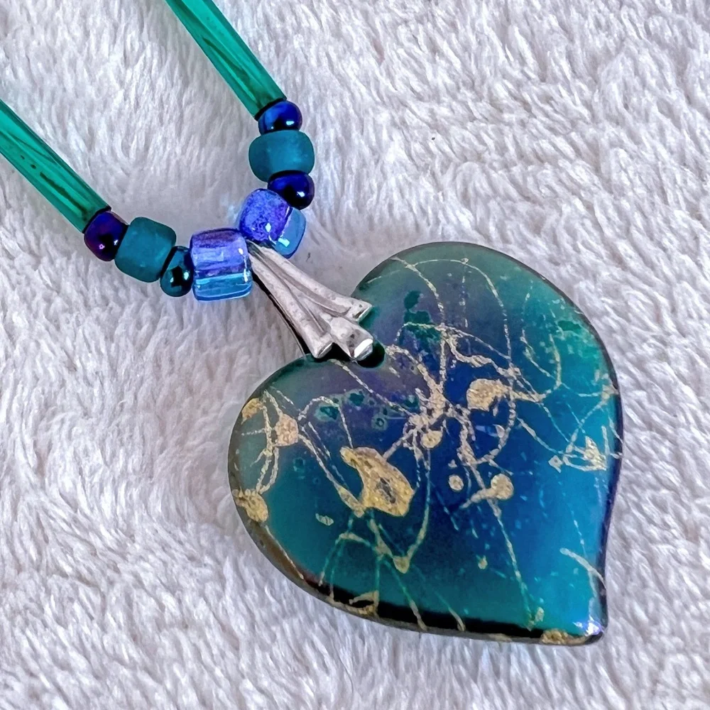 Gold Flaked Glass Heart Pendant - Picture 3 of 5